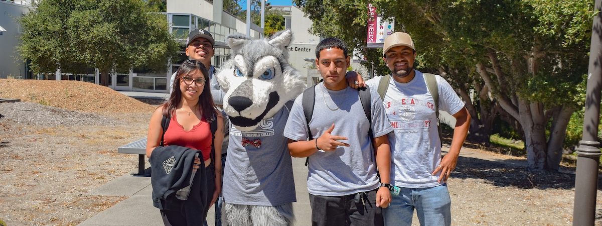 Students with Louie the Lobo